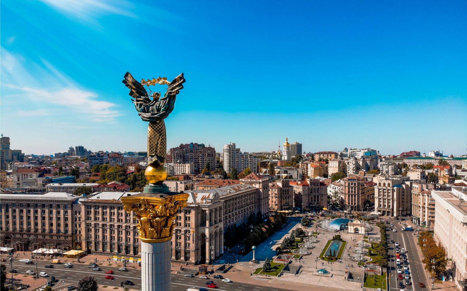 A view of a city with a statue in the middle, Eatery Club