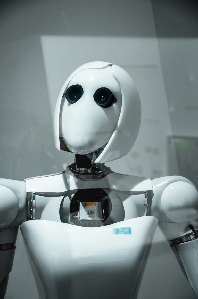Ascensiunea mașinilor: agenții umanoizi fac check-in-ul