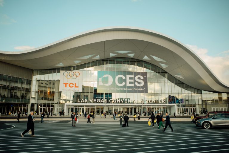 CES 2026: Robots cocineros con “ojos” y control adaptativo